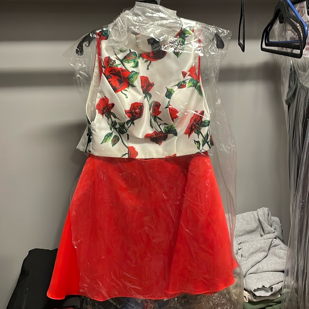 Two piece Dave&Johnny Cocktail dress Size 7/8 Worn once, dry cleaned in plastic